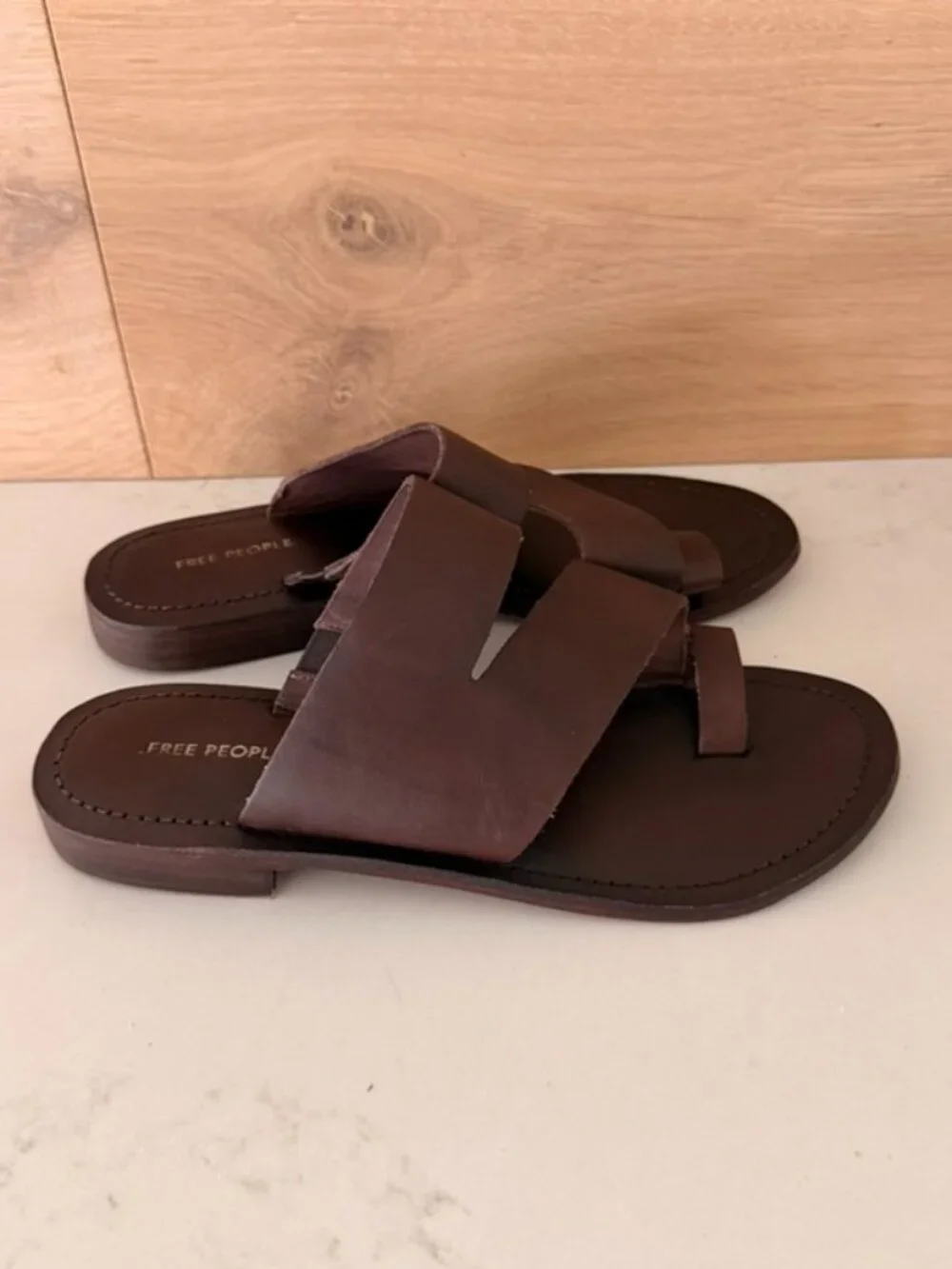 Free People Abilene Brown Leather Toe Loop Sandals Women’s Size 8